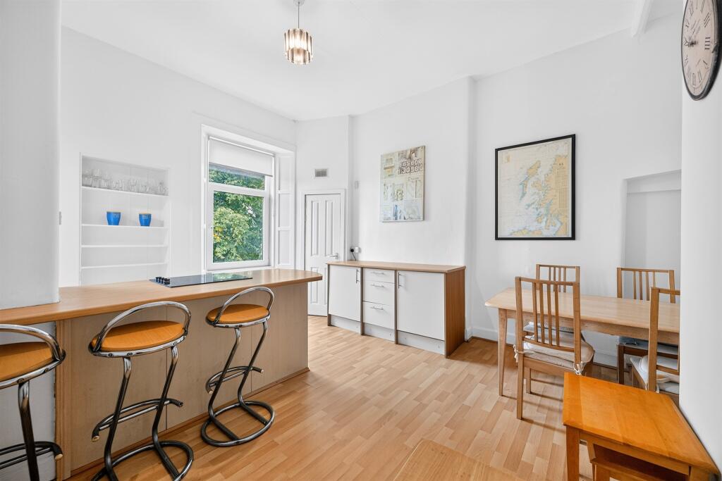 Apartment in Paisley, Renfrewshire - View 5
