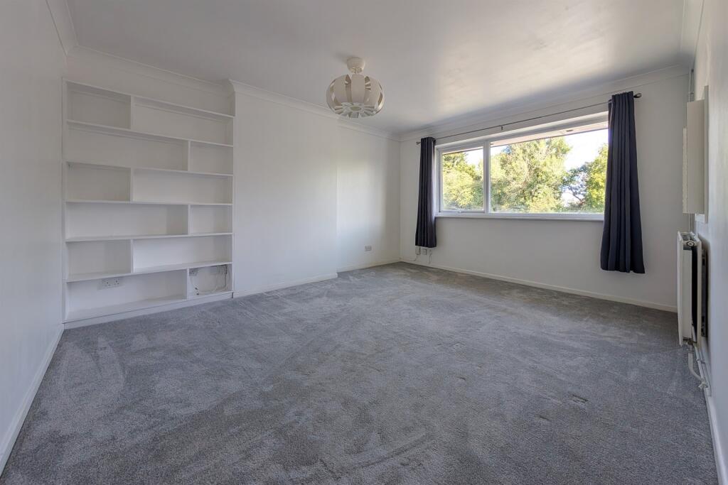 Apartment in Southampton - View 4