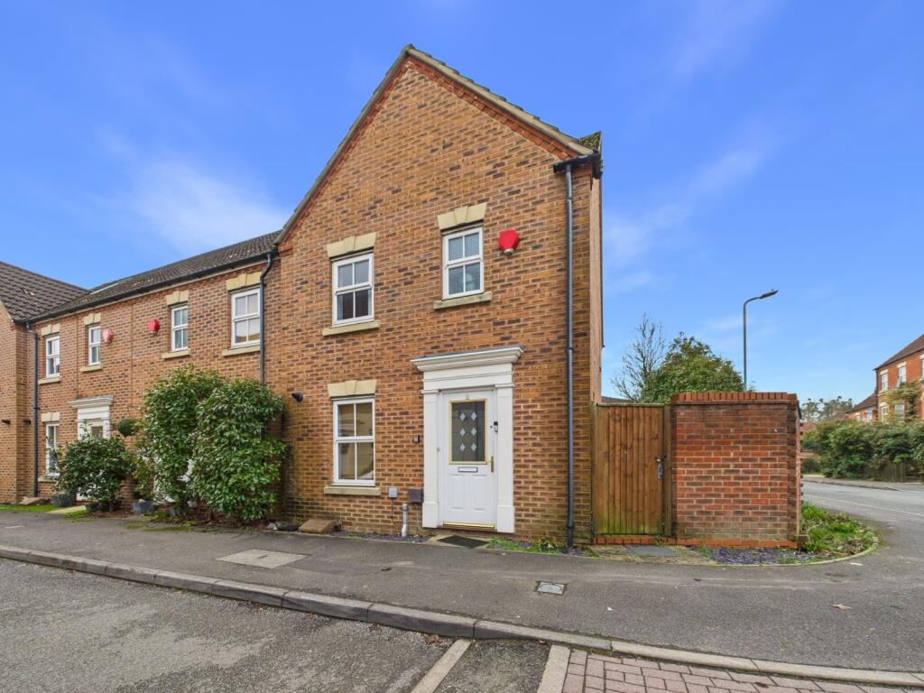 3-bed terraced on Tracy Avenue, Langley, Berkshire, SL3, £515,000