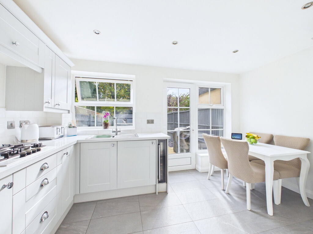 House in Three Rivers, Croxley Green - View 4