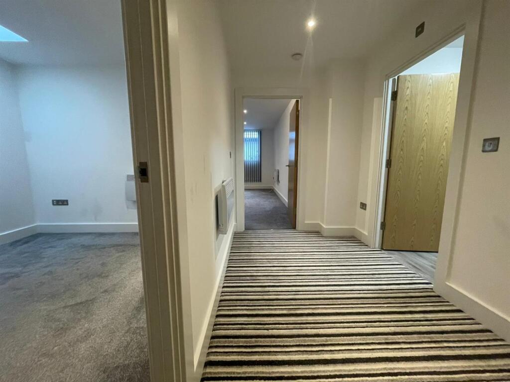 Apartment in Wirral, Liverpool City Region - View 4