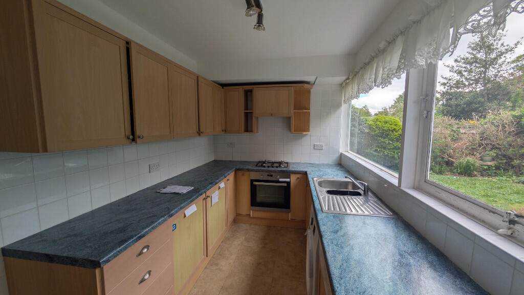 2 bedroom ground floor flat at Whitehall Lane, Buckhurst Hill, Essex, IG9 — photo 2