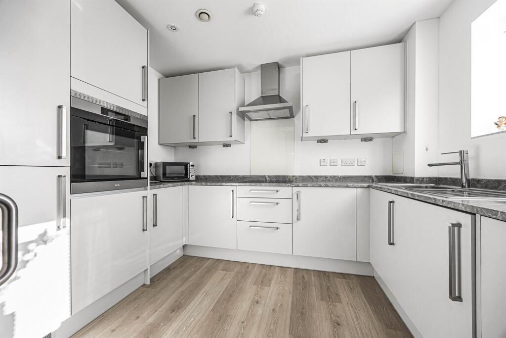 Beechwood Grove, Albert Road, Caversham photo 3