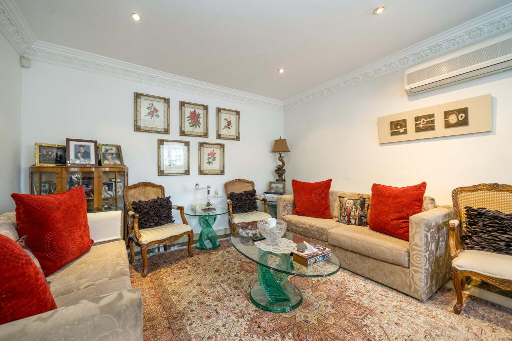 House in London, Park Royal - View 2