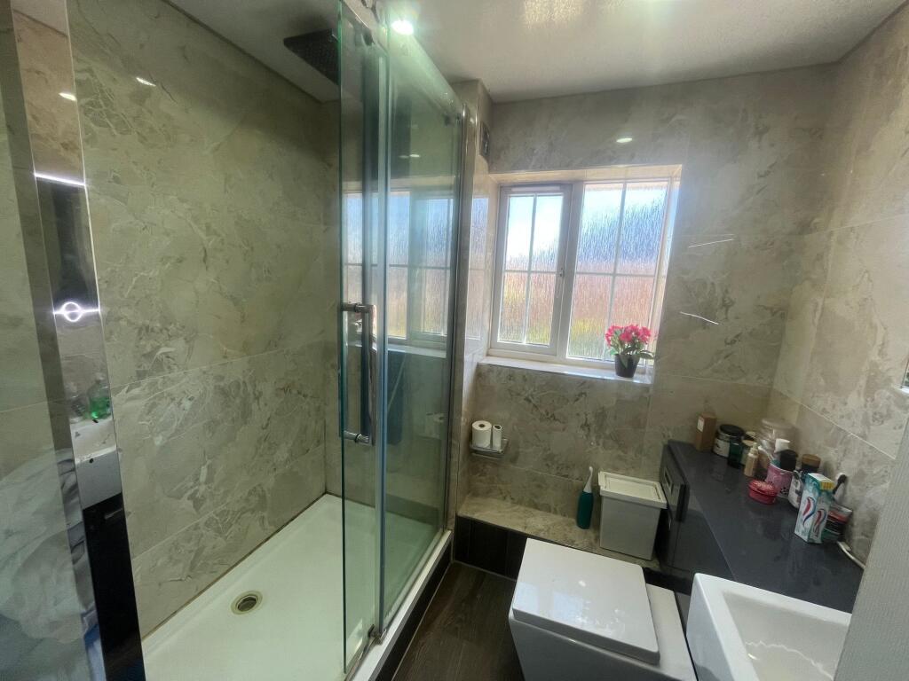 House in Slough - View 4