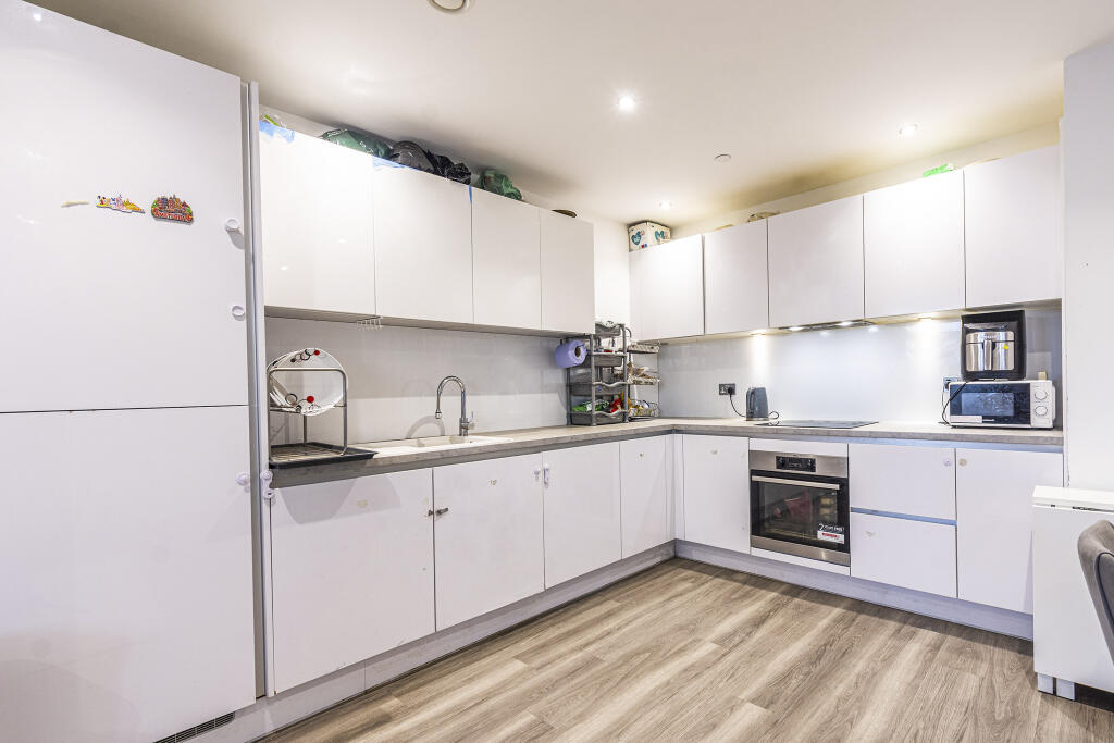 Apartment in Southall - View 5