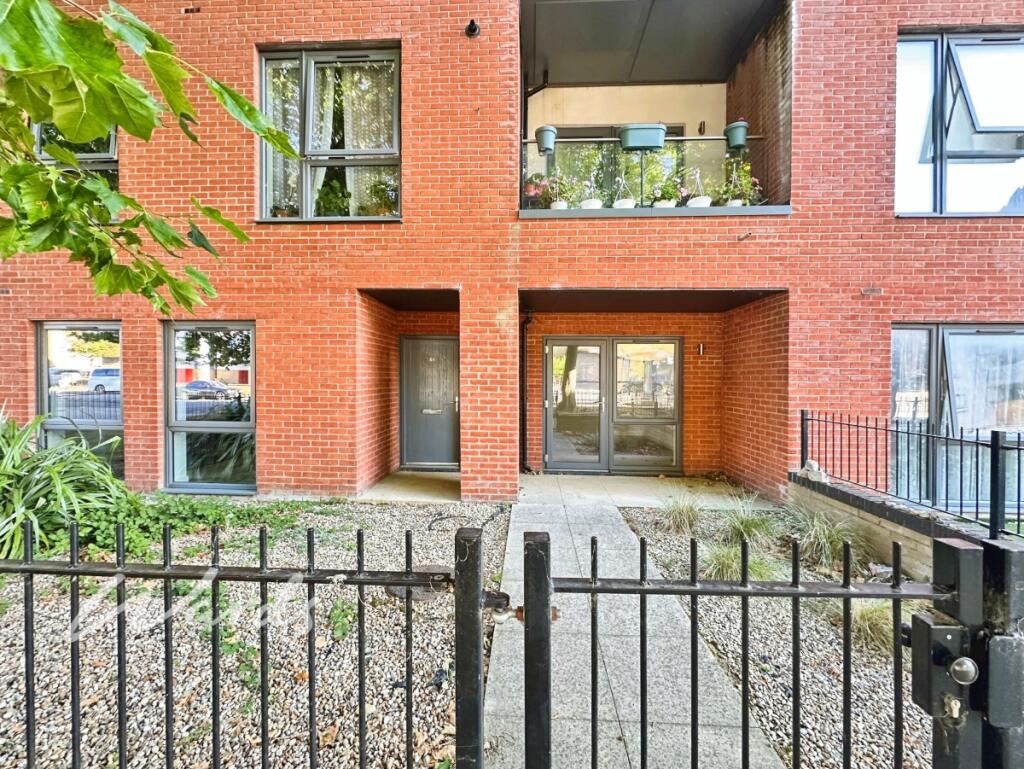 Main image of property: Wallis Avenue Park Wood ME15