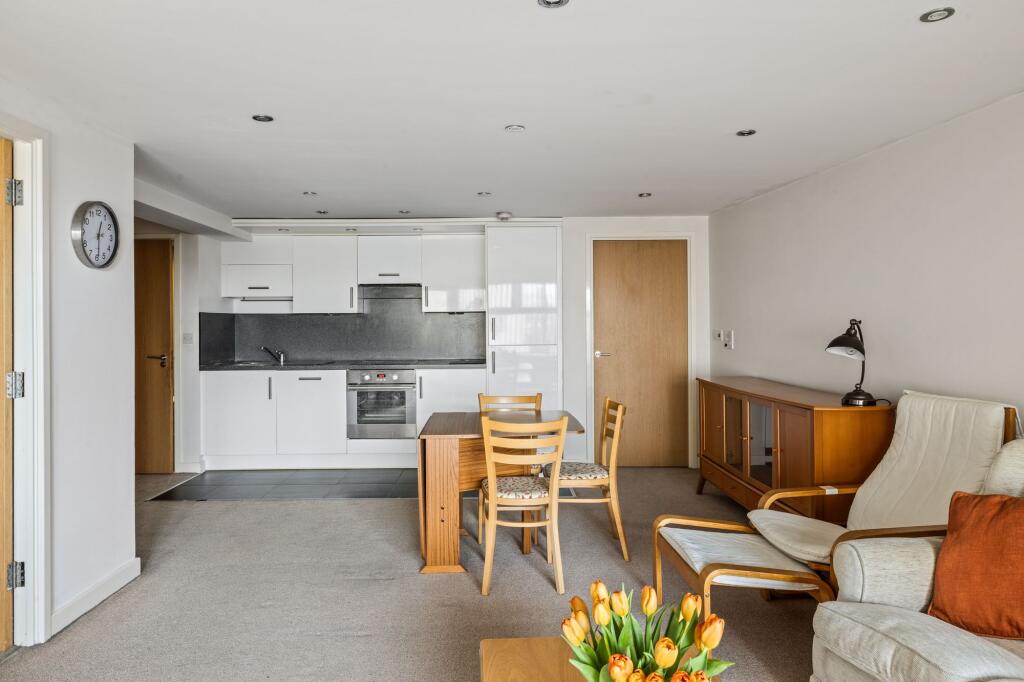 Apartment in Saltdean, Brighton and Hove - View 2