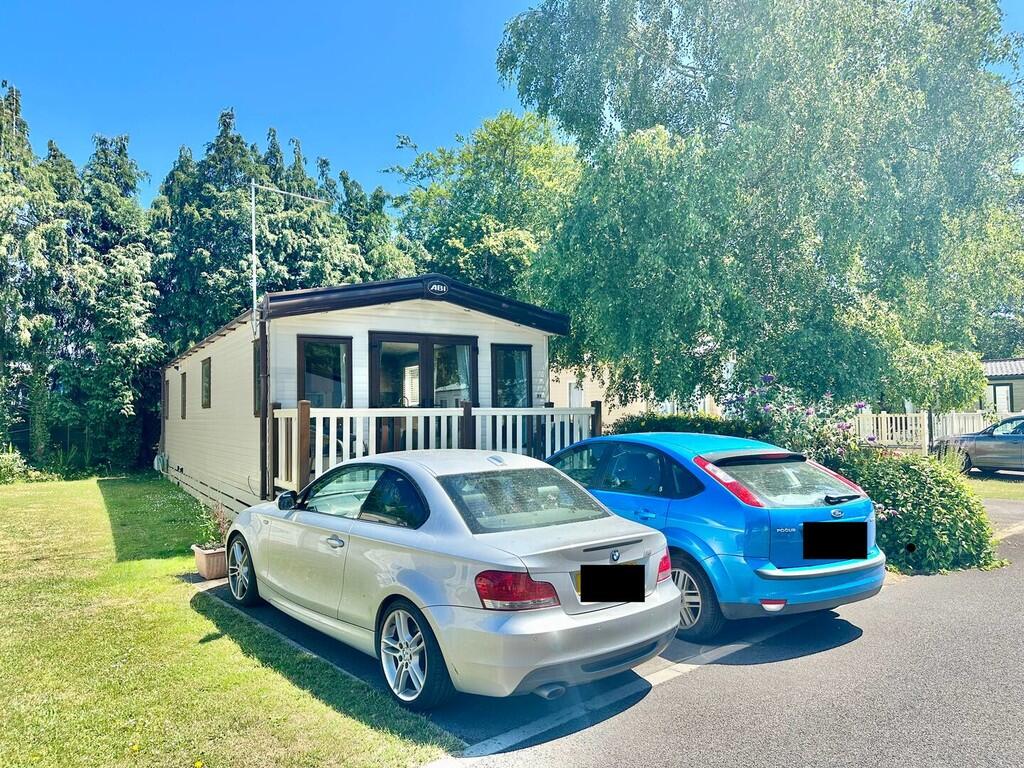 2-bed caravan on Forest Edge, £45,000