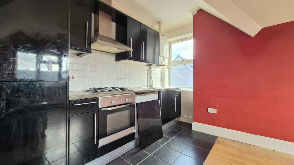 Apartment in Luton - View 3