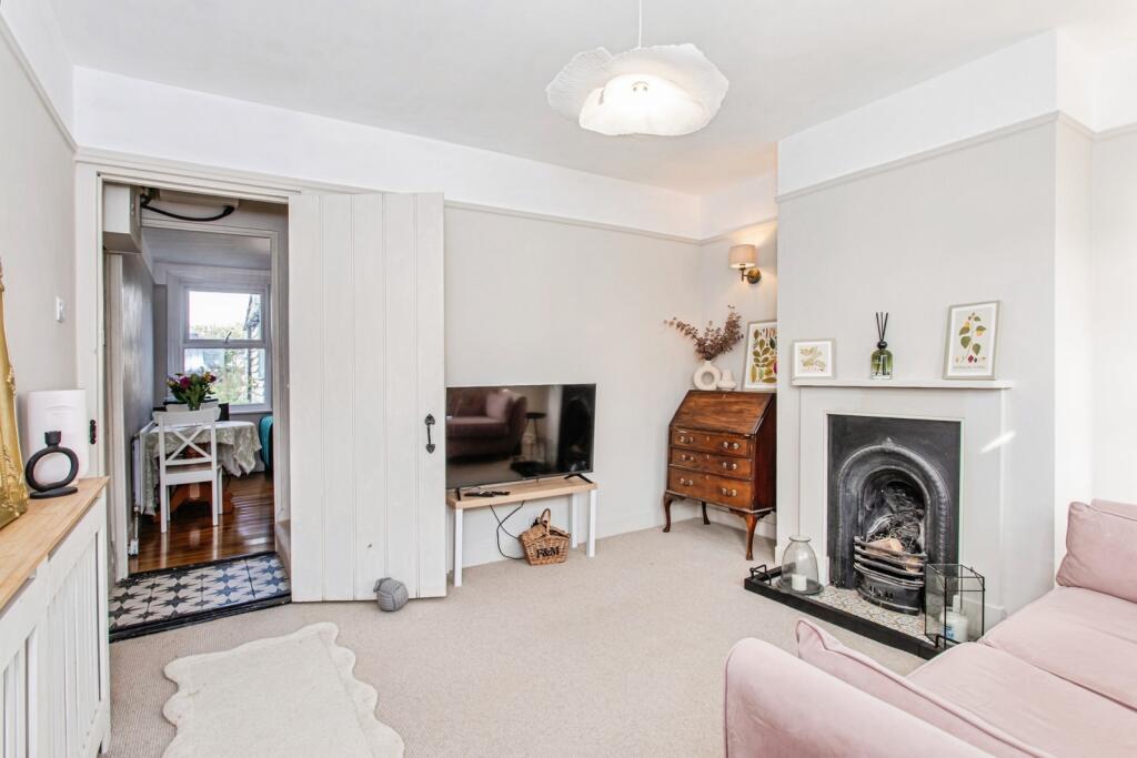 House in Rochford, Great Wakering - View 2