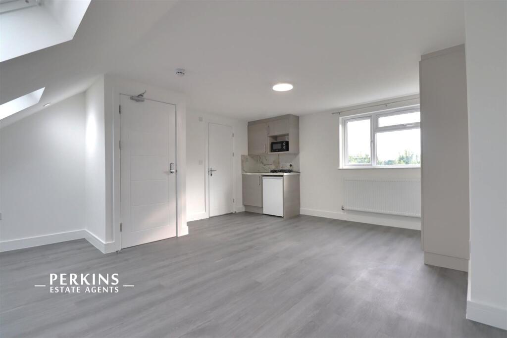 Main image of property: Northolt, UB5