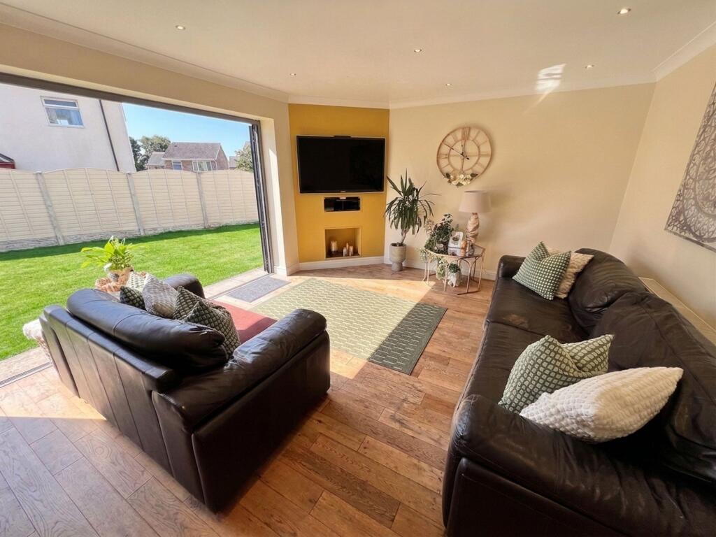 House in Wakefield - View 5