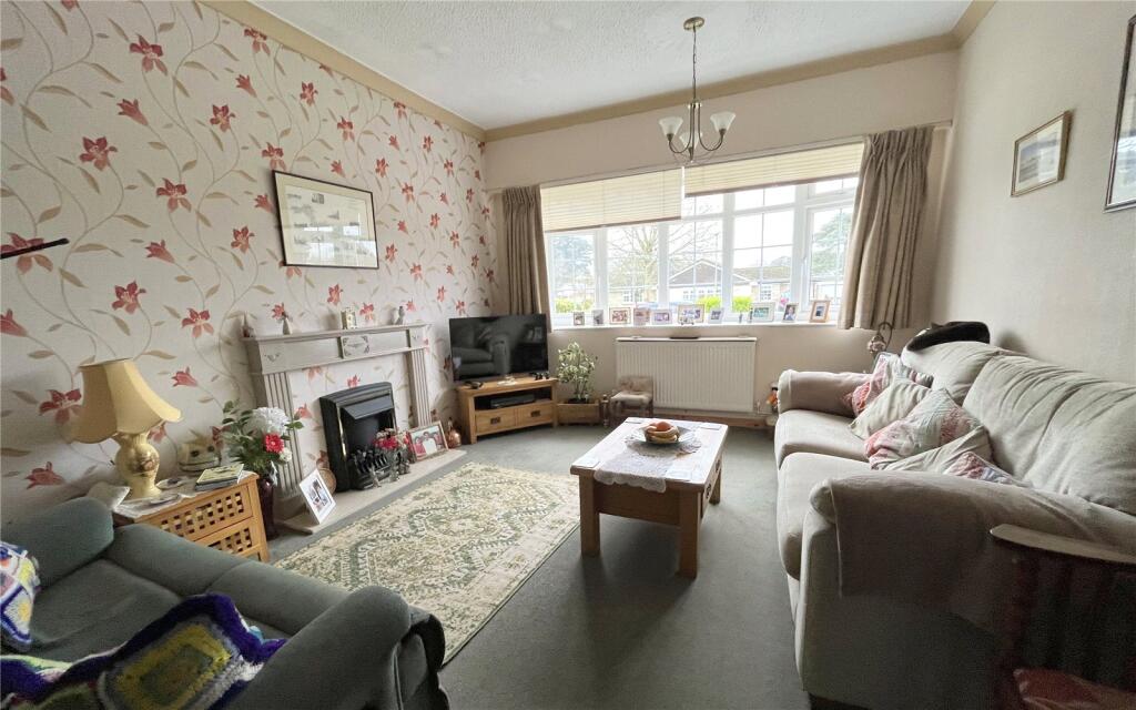 The Meadway, Highcliffe, Christchurch, Dorset, BH23 photo 3