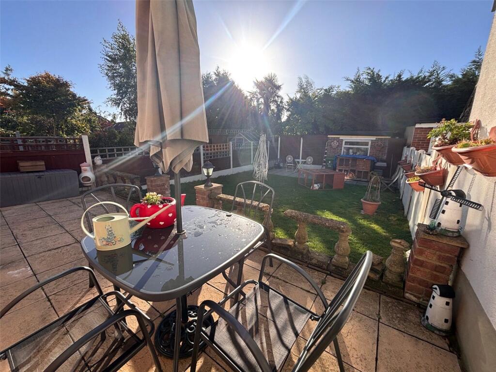 Havering Gardens, Chadwell Heath, RM6 photo 4