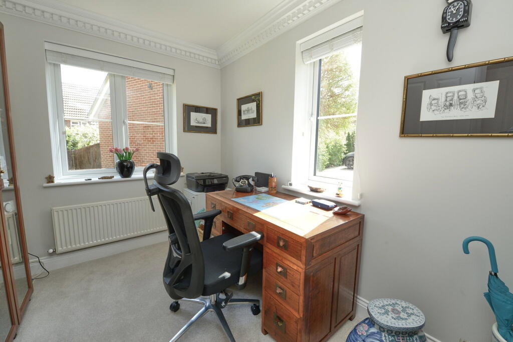 Fullerton Close, Fleet, GU51 1BJ - View 5