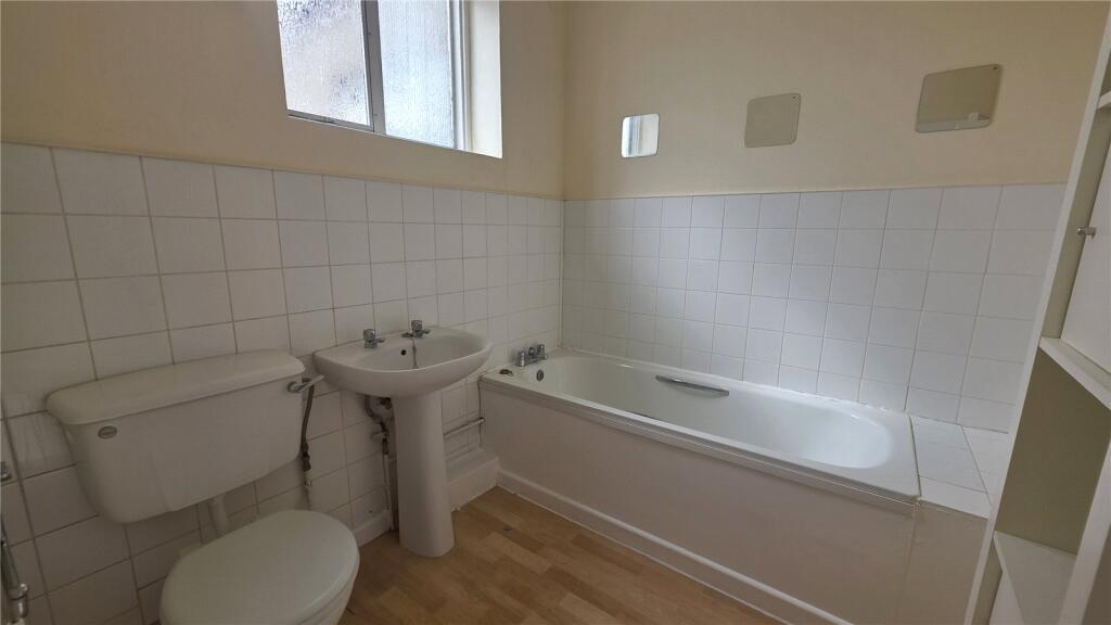Apartment in Swindon, South Swindon - View 4