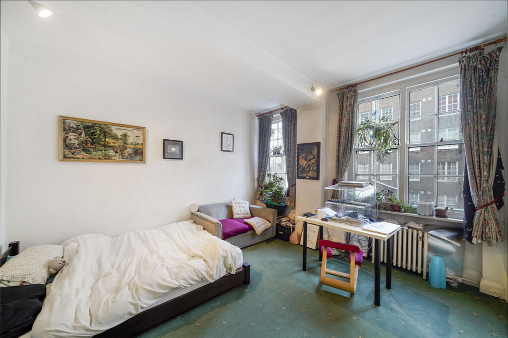 Main image of property: Queensway, London