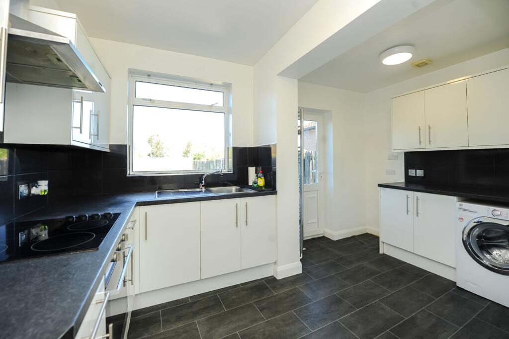 Jubilee Drive, Ruislip, HA4 photo 4