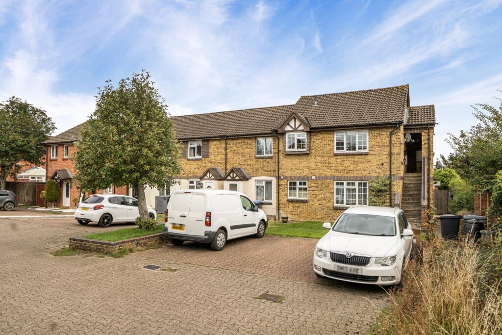 Main image of property: Lovatt Close, Carterton, Oxfordshire, OX18