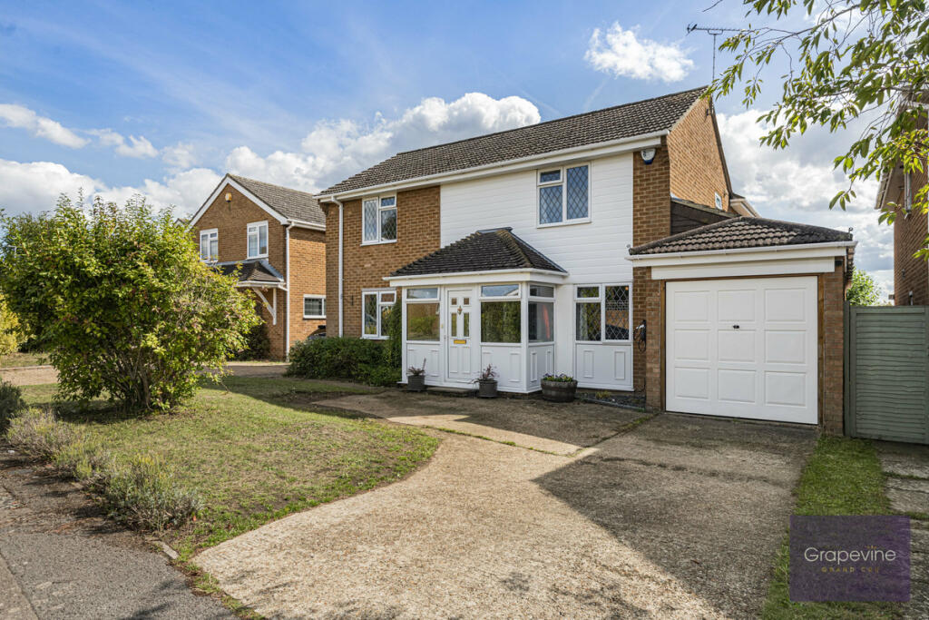 4-bed detached on Mallard Close, Twyford, RG10, £850,000