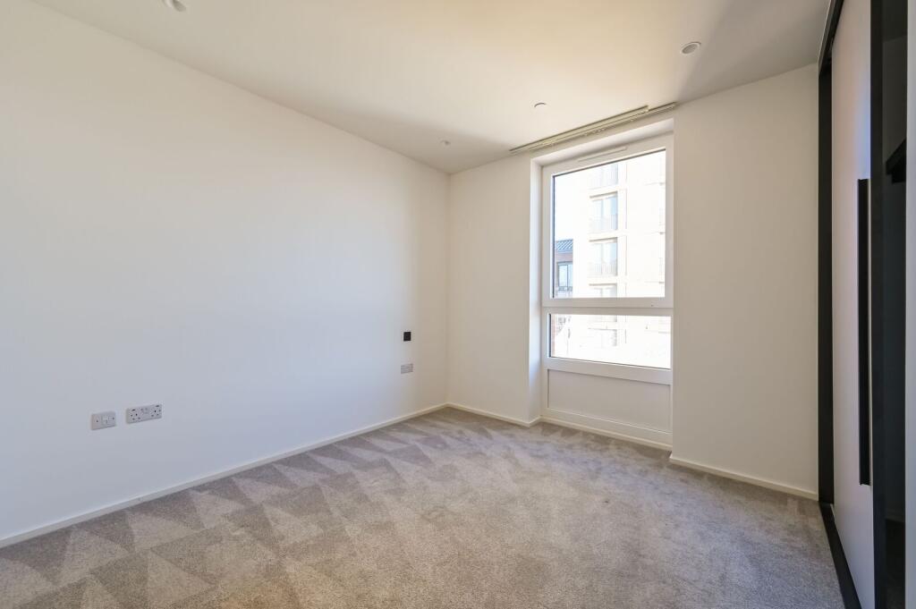Heron Wharf, Poplar, London, E14 - View 4
