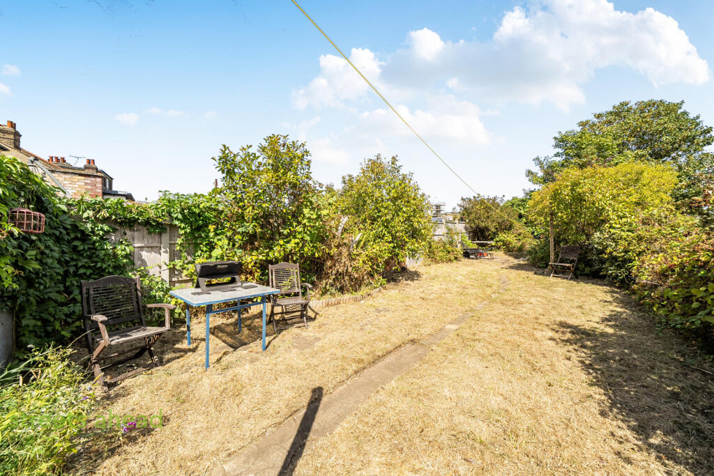 House in Croydon - View 4