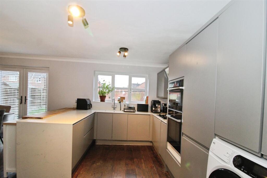 Timber Court, Hillmorton, Rugby photo 3