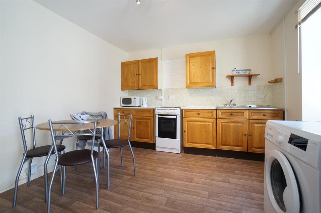 House in Bangor, Garth - View 2
