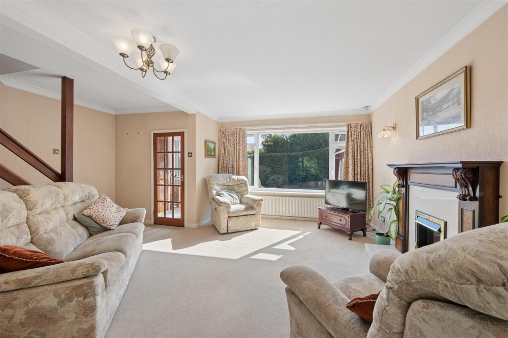 Statham Close, Lymm photo 3