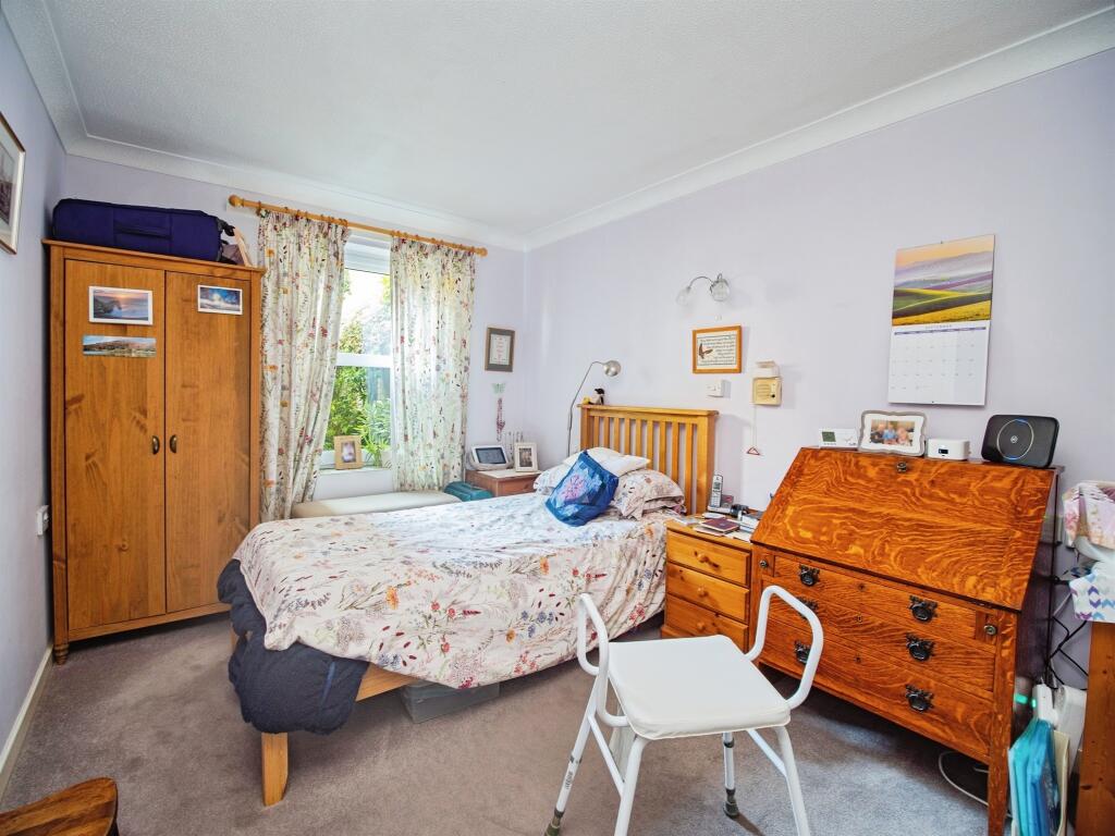 Apartment in Dorchester, Dorset - View 5