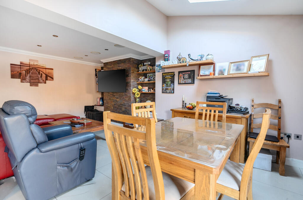 Wheatley, Bracknell, Berkshire photo 3