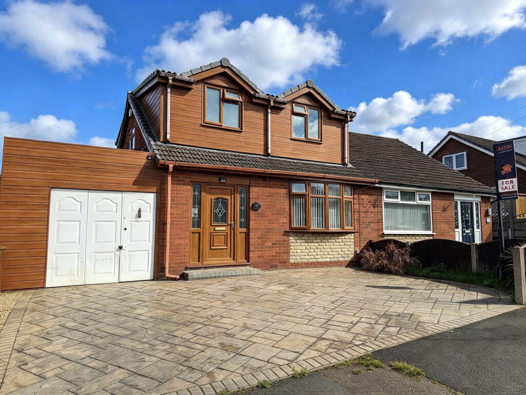 Main image of property: Grosvenor Crescent, Hyde, SK14 5AN