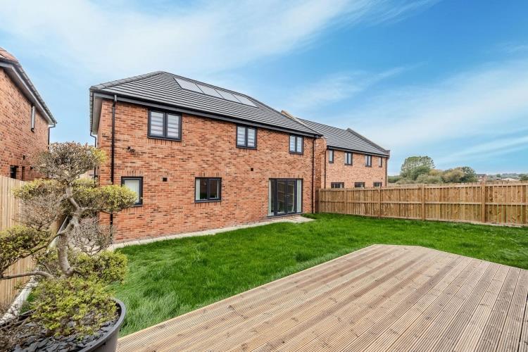 41 Hall Chase, Callerton, Newcastle Upon Tyne photo 2