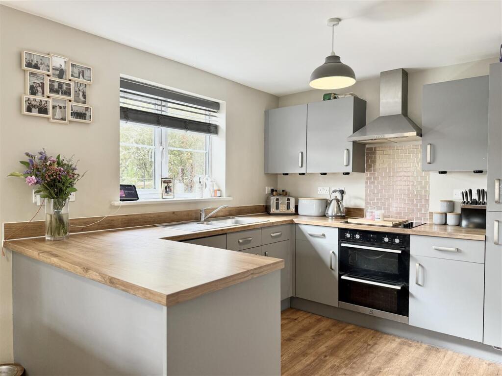Meadow Drive, Great Blakenham, Suffolk photo 2