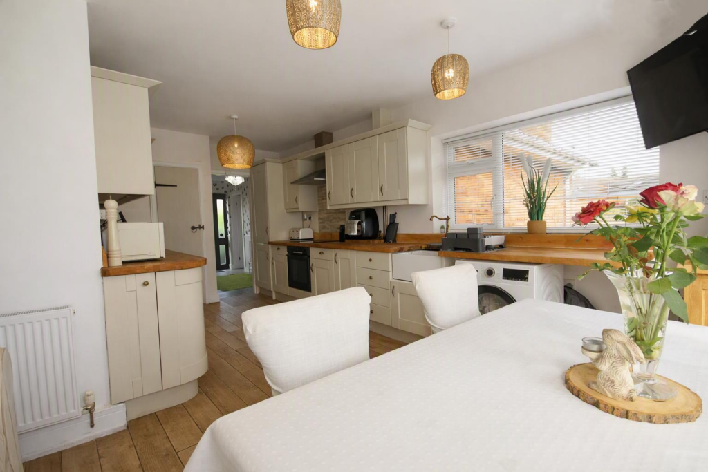 House in Wakefield, Thorpe Audlin - More