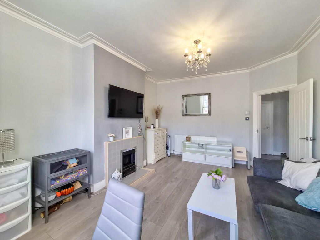 Apartment in Southend-on-Sea - View 4