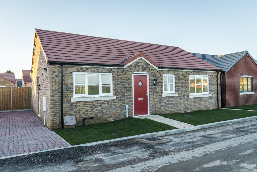 2-bed bungalow on The Elms, Emneth, Wisbech, Norfolk, PE14 0DY, £260,000