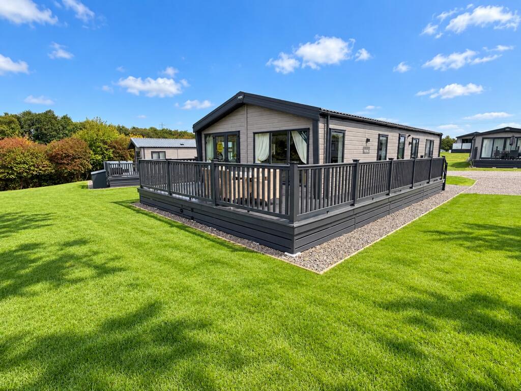4-bed caravan on Green Hill Farm, Landford, Salisbury, £220,000