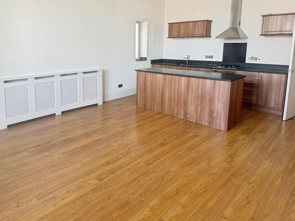 Clarendon Place, Leamington Spa - View 2