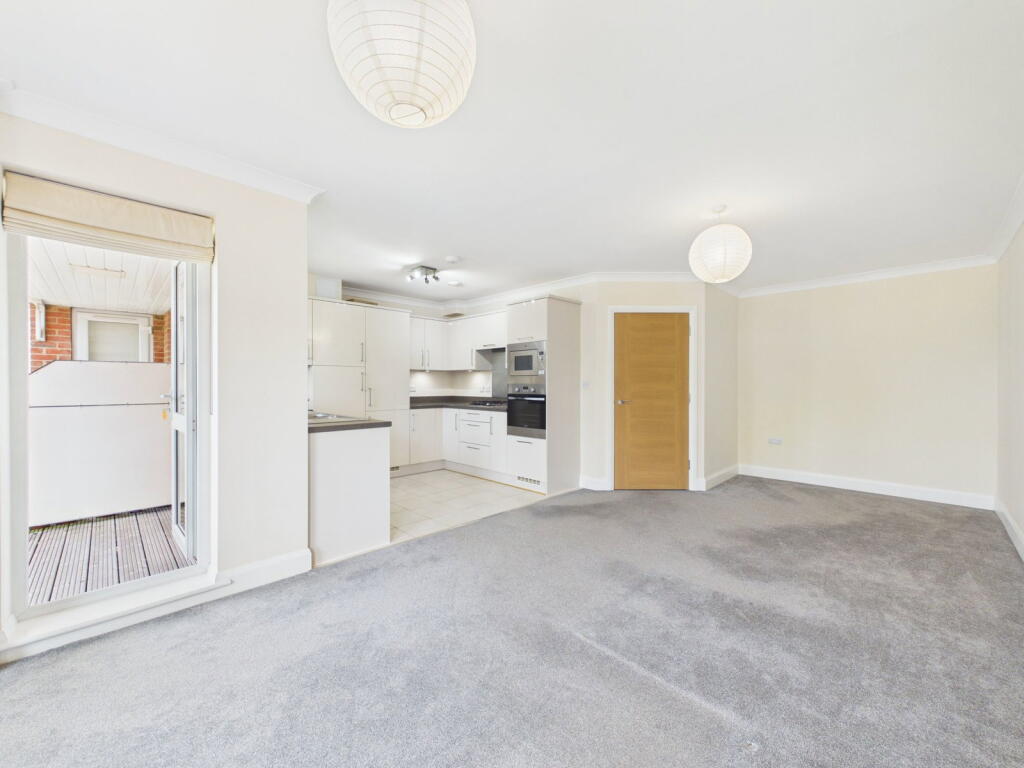 Apartment in Worthing, West Worthing - View 2