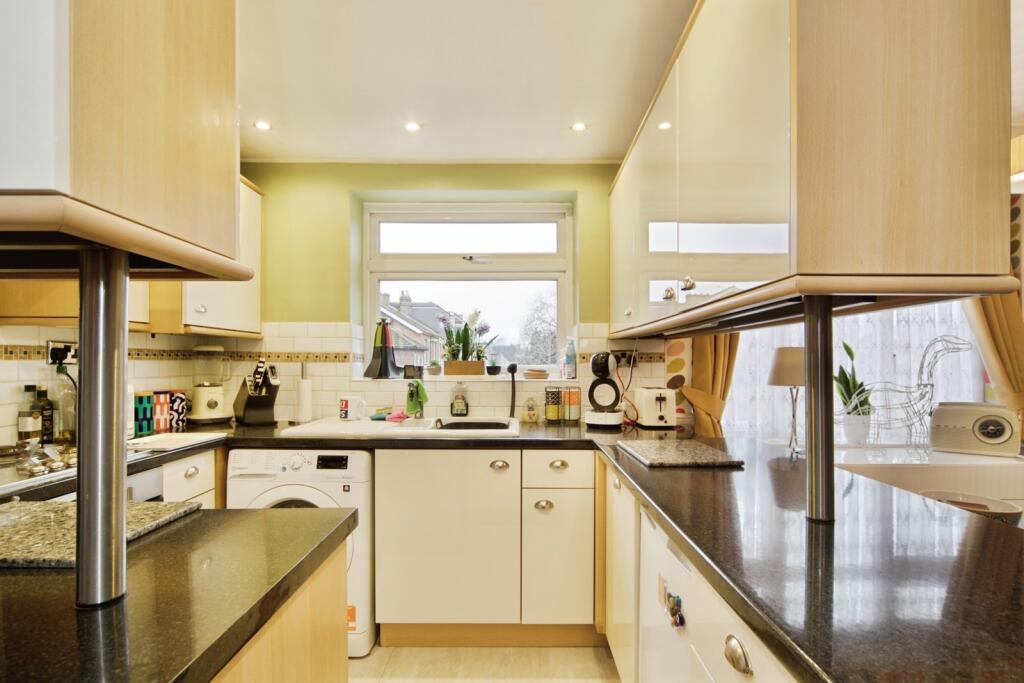 Apartment in London - More