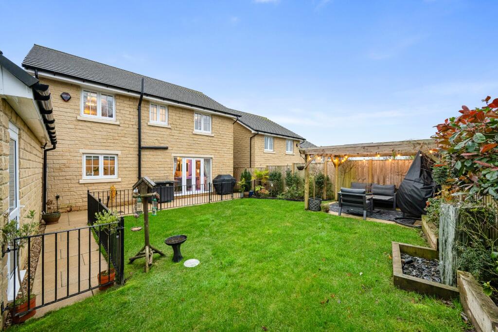 12, The Grange, Bromley Cross, Bolton, BL7 9 photo 3