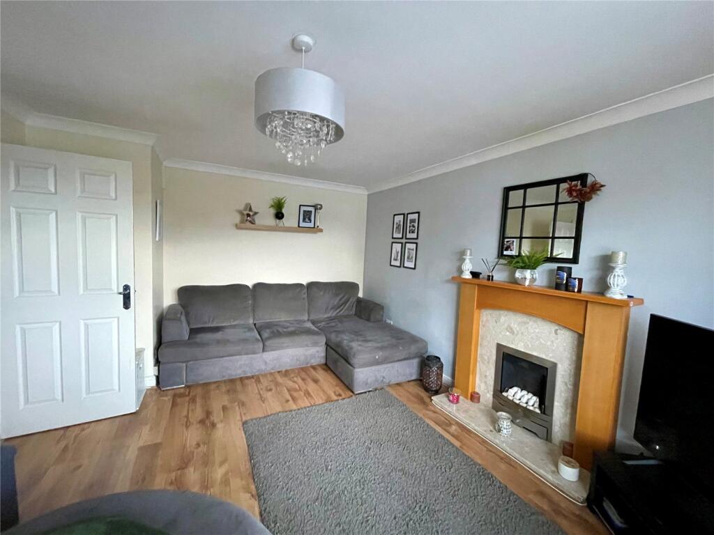 Tuscan Way, Newcastle, Staffordshire, ST5 photo 3