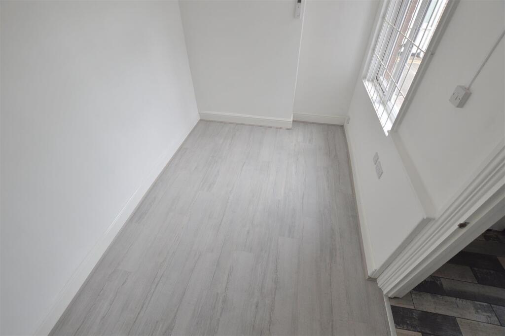 Apartment in Coventry, Whitmore Park - More
