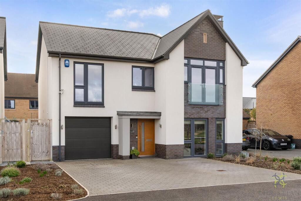 Main image of property: 22, Muntjac Drive, Stratford-upon-avon, Warwickshi