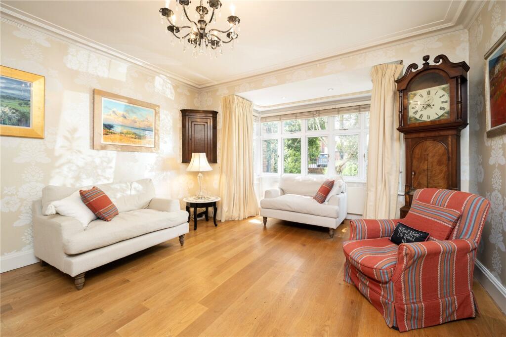 House in London, Cottenham Park, Raynes Park - View 4