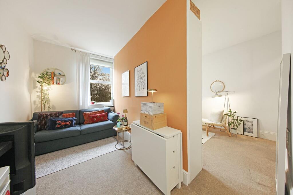 Apartment in Croydon - View 4