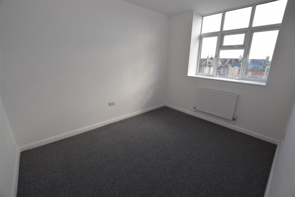 Apartment in Tonbridge - View 4
