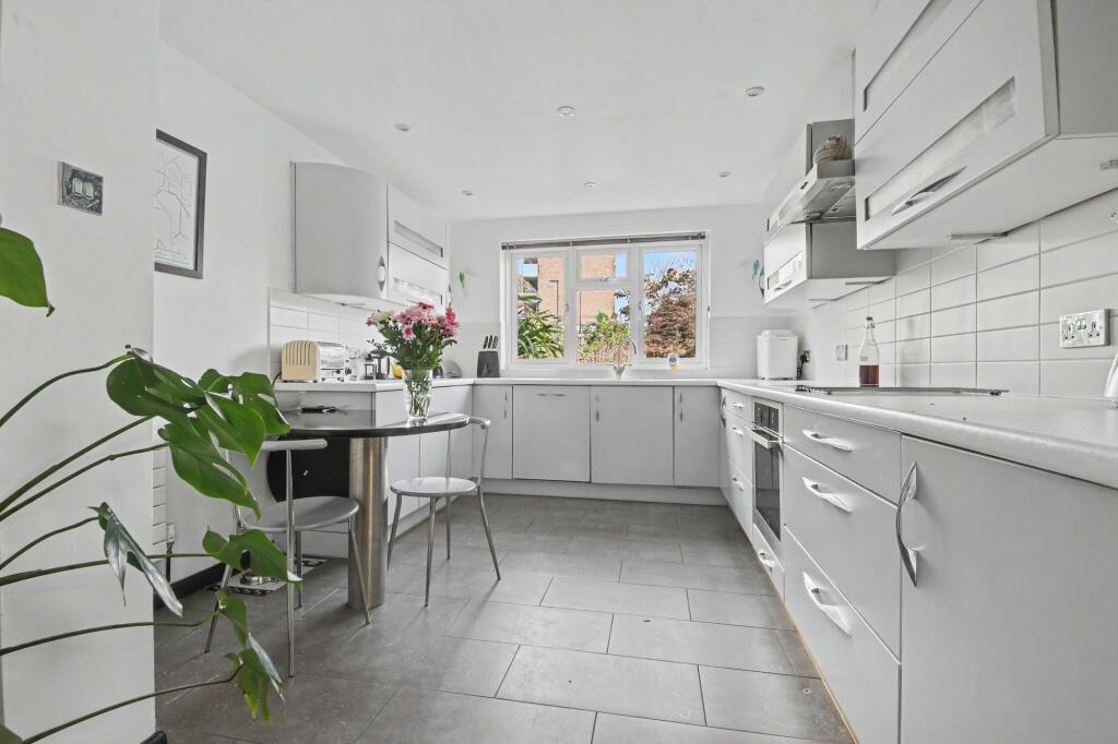 House in Southampton - View 3